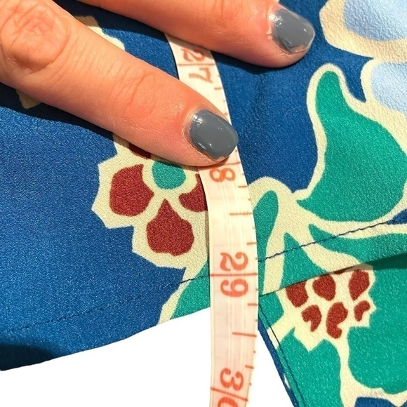 Banana Republic Print Split Back Blouse Flower Print Blue 💙 - Picture 6 of 9